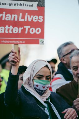 Hükümetin, Londra 'nın 124; İngiltere - 2022.03.19: Suriye ve Ukrayna halkı Rusya' ya İngiliz Hükümeti, AB ve ABD 'den Ukrayna' daki savaşı durdurmak için daha sert yaptırımlar talep etmek üzere toplandı.