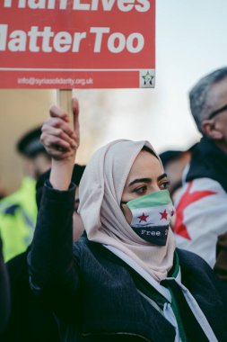 Hükümetin, Londra 'nın 124; İngiltere - 2022.03.19: Suriye ve Ukrayna halkı Rusya' ya İngiliz Hükümeti, AB ve ABD 'den Ukrayna' daki savaşı durdurmak için daha sert yaptırımlar talep etmek üzere toplandı.