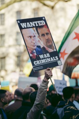 Hükümetin, Londra 'nın 124; İngiltere - 2022.03.19: Suriye ve Ukrayna halkı Rusya' ya İngiliz Hükümeti, AB ve ABD 'den Ukrayna' daki savaşı durdurmak için daha sert yaptırımlar talep etmek üzere toplandı.