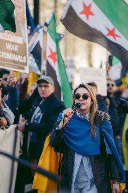 Hükümetin, Londra 'nın 124; İngiltere - 2022.03.19: Suriye ve Ukrayna halkı Rusya' ya İngiliz Hükümeti, AB ve ABD 'den Ukrayna' daki savaşı durdurmak için daha sert yaptırımlar talep etmek üzere toplandı.