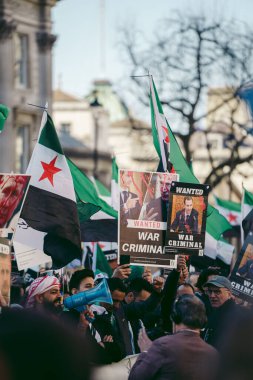 Hükümet, Londra, 124; İngiltere - 2022,03.19: Ukrayna halkı protesto etti, binlercesi Ukrayna 'daki savaşı durdurmak için Rusya' ya İngiliz Hükümeti, AB ve ABD 'den daha sert yaptırımlar talep etmek için toplandı