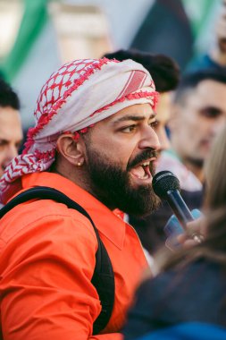 Hükümetin, Londra 'nın 124; İngiltere - 2022.03.19: Suriye ve Ukrayna halkı Rusya' ya İngiliz Hükümeti, AB ve ABD 'den Ukrayna' daki savaşı durdurmak için daha sert yaptırımlar talep etmek üzere toplandı.