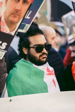 Hükümetin, Londra 'nın 124; İngiltere - 2022.03.19: Suriye ve Ukrayna halkı Rusya' ya İngiliz Hükümeti, AB ve ABD 'den Ukrayna' daki savaşı durdurmak için daha sert yaptırımlar talep etmek üzere toplandı.