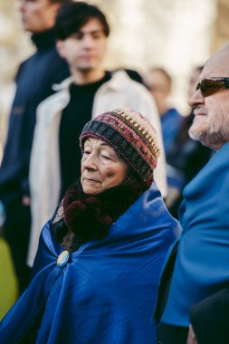 Hükümet, Londra, 124; İngiltere - 2022,03.19: Ukrayna halkı protesto etti, binlercesi Ukrayna 'daki savaşı durdurmak için Rusya' ya İngiliz Hükümeti, AB ve ABD 'den daha sert yaptırımlar talep etmek için toplandı