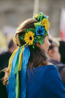 Trafalgar Meydanı, Londra the 124; İngiltere - 2022.03.20: Ukrayna halkı protesto ediyor, binlercesi Rusya 'ya İngiliz Hükümeti, AB ve ABD' den Ukrayna 'daki savaşı durdurmak için daha sert yaptırımlar talep ediyor
