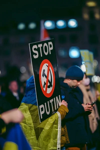 Trafalgar Square Londýn Velká Británie 2022 Ukrajinci Protestují Tisíce Lidí — Stock fotografie