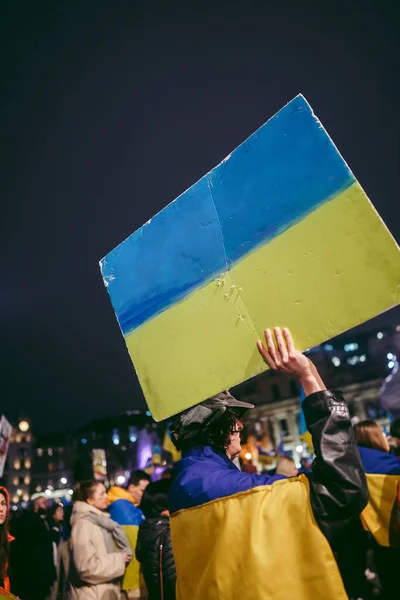 Trafalgar Square Londyn Wielka Brytania 2022 Ukraińcy Protestują Tysiące Zbierają — Zdjęcie stockowe