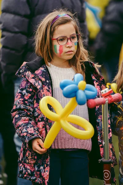 Downing Street Londres 2022 Niños Con Banderas Pancartas Protesta Ucraniana — Foto de Stock
