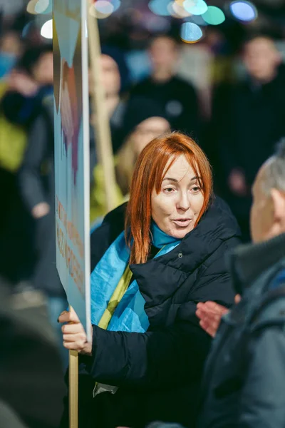 伦敦特拉法加广场 2022 15乌克兰人民抗议 数千人聚集在一起 要求英国政府 欧盟和美国对俄罗斯实施更严厉的制裁 以制止乌克兰战争 — 图库照片