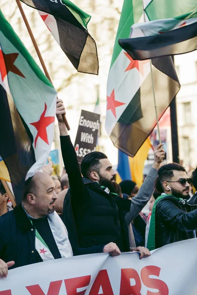 Hükümetin, Londra 'nın 124; İngiltere - 2022.03.19: Suriye ve Ukrayna halkı Rusya' ya İngiliz Hükümeti, AB ve ABD 'den Ukrayna' daki savaşı durdurmak için daha sert yaptırımlar talep etmek üzere toplandı.