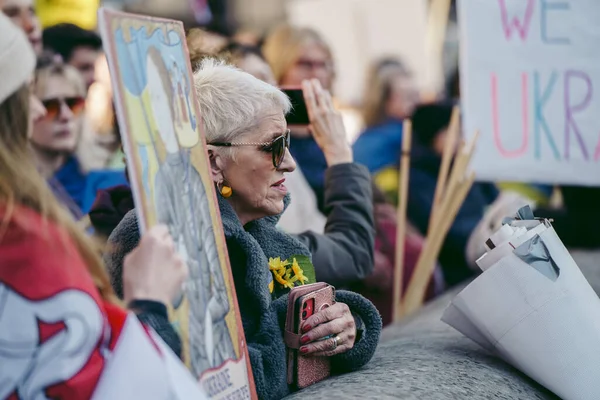 Downing Street London 2022 Ukrainian People Protest Thousands Gather Demand — Stock Photo, Image