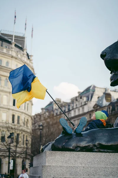 Trafalgar Square Londen 2022 Het Oekraïense Volk Protesteert Duizenden Verzamelen — Stockfoto