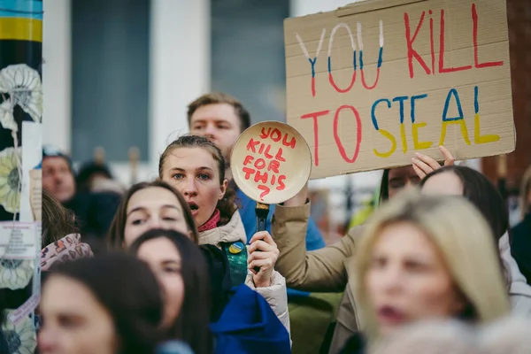 Ruská Ambasáda Londýn 2022 Ukrajinci Protestují Tisíce Lidí Shromažďují Aby — Stock fotografie