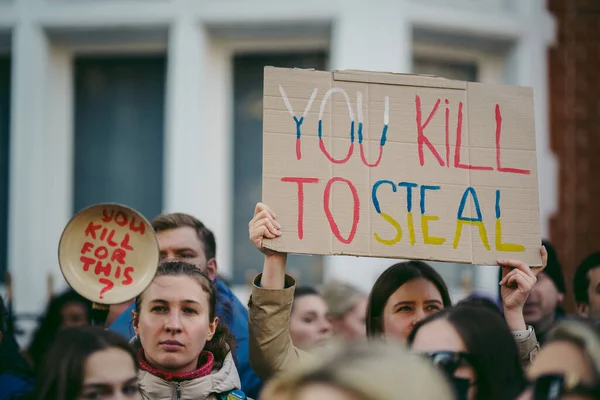 Ruská Ambasáda Londýn 2022 Ukrajinci Protestují Tisíce Lidí Shromažďují Aby — Stock fotografie