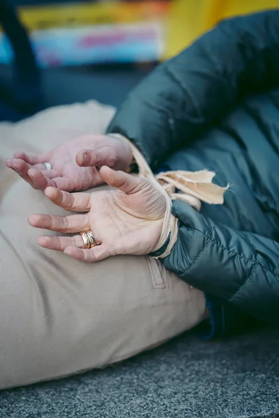 Rus büyükelçiliği, Londra 124; İngiltere - 2022.04.07: Ukrayna halkı protesto etti, binlercesi Ukrayna 'daki savaşı durdurmak için Rusya' ya İngiliz Hükümeti, AB ve ABD 'den daha sert yaptırımlar talep etmek için toplandı