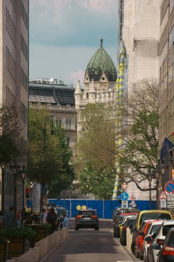 Budapeşte, 124; Macaristan - 2022.03.08: Güneşli bir günde Budapeşte 'nin güzel mimarı