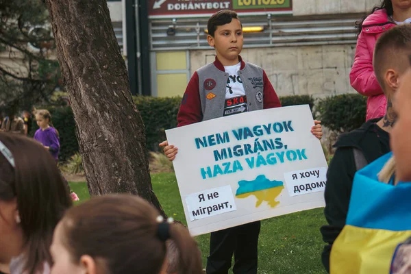 Budapeşte 124 Macaristan 2022 Budapeşte Bayraklı Insanlar Ukraynalıları Desteklemek Rusya — Stok fotoğraf