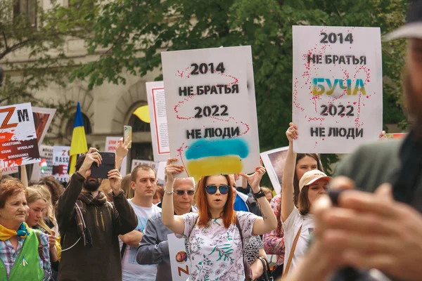 Budapest Hungary 2022 People Flags Budapest Gather Support Ukrainians Stop — стокове фото