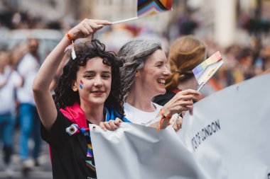 Londra / İngiltere - 02 / 07 / 2022: Londra Belediye Başkanı Londra LGBTQ Onur Yürüyüşünü Kutladı