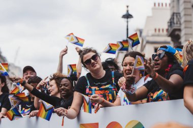 Londra / İngiltere - 02 / 07 / 2022: Londra Belediye Başkanı Londra LGBTQ Onur Yürüyüşünü Kutladı