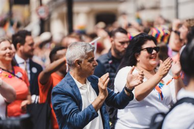 Londra / İngiltere - 02 / 07 / 2022: Londra Sadiq Khan Belediye Başkanı LGBTQ Onur Yürüyüşü