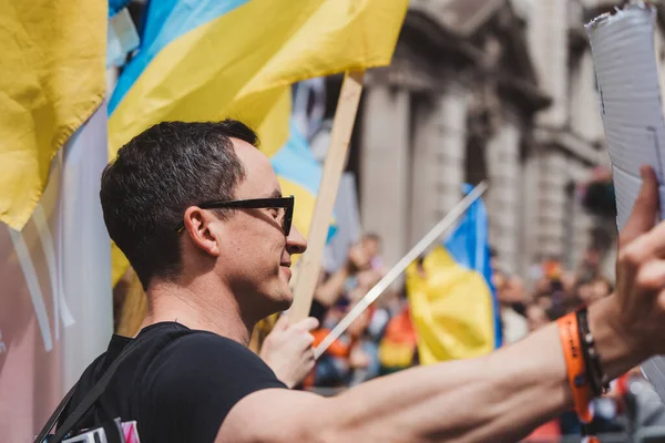 Лондон Великобритания 2022 Украинцы Флагами Баннерами Празднуют Лондонский Парад Лгбтк — стоковое фото