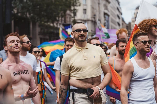 Londra Ngiltere 2022 Londra Lgbtq Onur Yürüyüşünü Kutlayan Bayrakları Sancakları — Stok fotoğraf