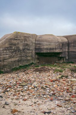 Jersey Adası 'ndaki Channel Adaları Askeri Müze Sığınağı Bulutlu Dau' da