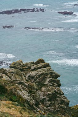 Jersey Adası 'ndaki (Manş Adaları, İngiltere) sahil uçurumlarının ve plajların güzel doğa manzarası)