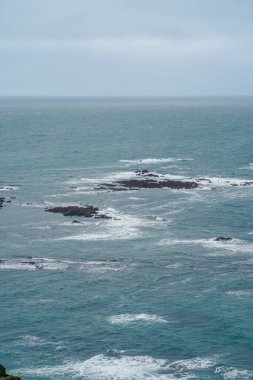 Jersey Adası 'ndaki (Manş Adaları, İngiltere) sahil uçurumlarının ve plajların güzel doğa manzarası)