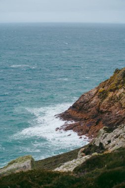 Jersey Adası 'ndaki (Manş Adaları, İngiltere) sahil uçurumlarının ve plajların güzel doğa manzarası)