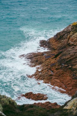 Jersey Adası 'ndaki (Manş Adaları, İngiltere) sahil uçurumlarının ve plajların güzel doğa manzarası)