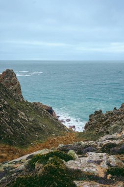 Jersey Adası 'ndaki (Manş Adaları, İngiltere) sahil uçurumlarının ve plajların güzel doğa manzarası)
