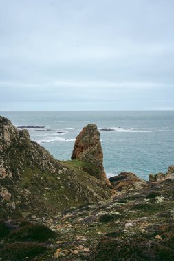 Jersey Adası 'ndaki (Manş Adaları, İngiltere) sahil uçurumlarının ve plajların güzel doğa manzarası)