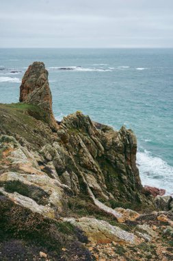 Jersey Adası 'ndaki (Manş Adaları, İngiltere) sahil uçurumlarının ve plajların güzel doğa manzarası)