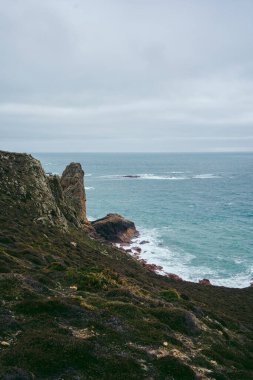Jersey Adası 'ndaki (Manş Adaları, İngiltere) sahil uçurumlarının ve plajların güzel doğa manzarası)