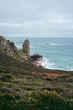 Jersey Adası 'ndaki (Manş Adaları, İngiltere) sahil uçurumlarının ve plajların güzel doğa manzarası)