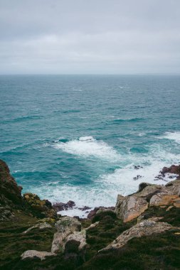 Jersey Adası 'ndaki (Manş Adaları, İngiltere) sahil uçurumlarının ve plajların güzel doğa manzarası)