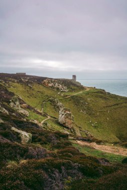 Jersey Adası 'ndaki (Manş Adaları, İngiltere) sahil uçurumlarının ve plajların güzel doğa manzarası)