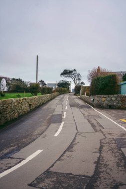 İngiltere, Channel Adaları 'ndaki Jersey Adası kıyısında güzel bir ev.