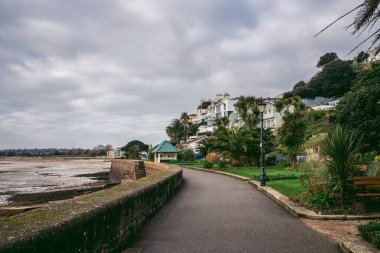Jersey Adası, Channel Island (124; İngiltere - 2022.01.29: İngiltere, Channel Adaları 'ndaki Jersey Adası kıyısında güzel bir ev