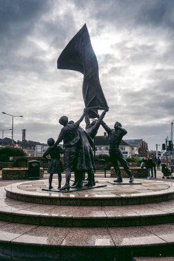 Jersey Adası, Kanal 124; İngiltere - 2022.01.29: Saint Helier Meydanı 'ndaki Özgürlük Heykeli