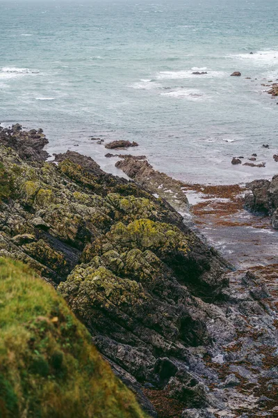 Krásná Stezka Výhledem Moře Ostrově Jersey Channel Islands Studeného Oblačného — Stock fotografie