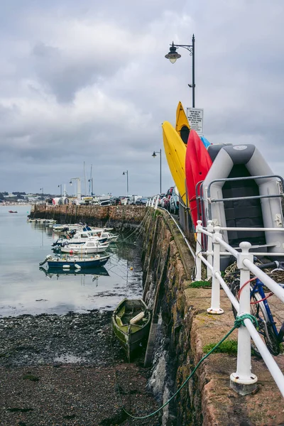 Jersey Island Channel Island 2022 Lodě Kotvící Při Odlivu Přístavu — Stock fotografie