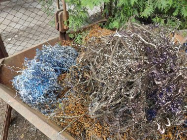 Paslı talaşlı fotoğraf. Patates kızartmalı kova. Teknoloji. Sanayi.