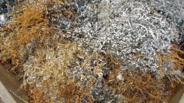 Paslı talaşlı video. Patates kızartmalı kova. Teknoloji.