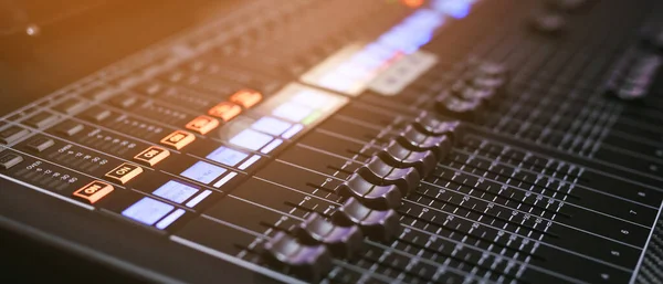 Recording Studio Mixing Desk Τον Μουσικό Παραγωγό Στη Σκηνή Της — Φωτογραφία Αρχείου