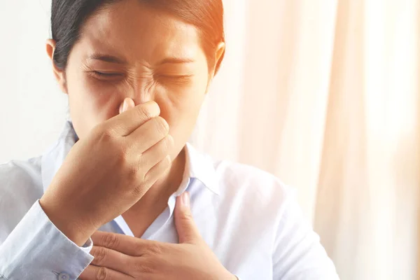 Büdös Szagot Okozhat Légzés Fertőzések Orrüregben Mint Megfázás Influenza Sinusitis — Stock Fotó