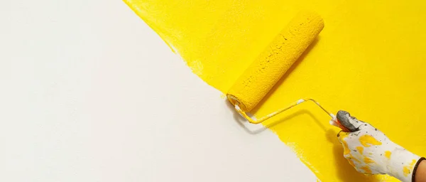 Painter Painting Interior Wall Yellow — Stock Photo, Image