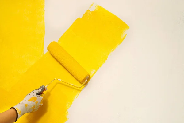 Painter Painting Interior Wall Yellow — Stock Photo, Image